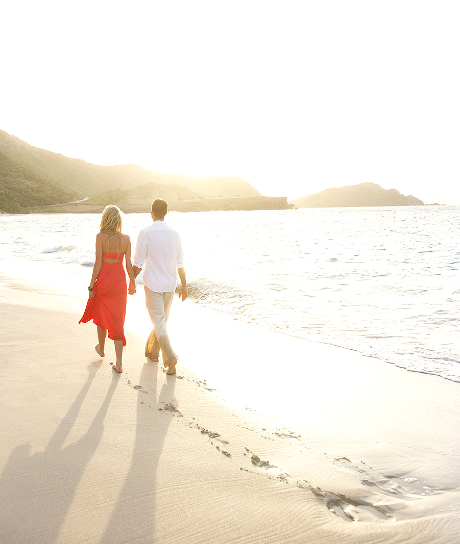 Couple walking on beach in the Caribbean  | Trinette+Chris Photographers 