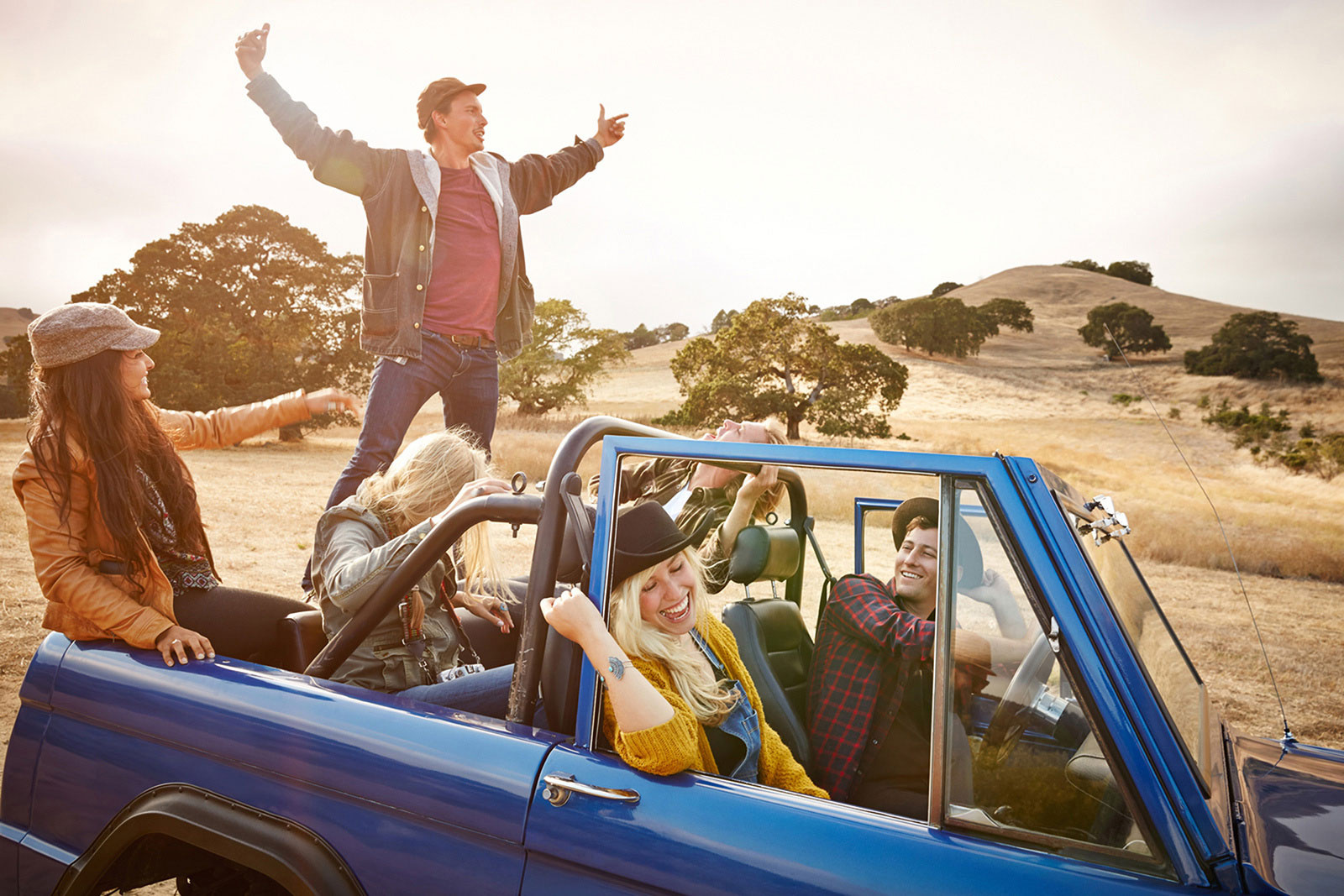 Millennial friends on road trip  | Trinette+Chris Photographers